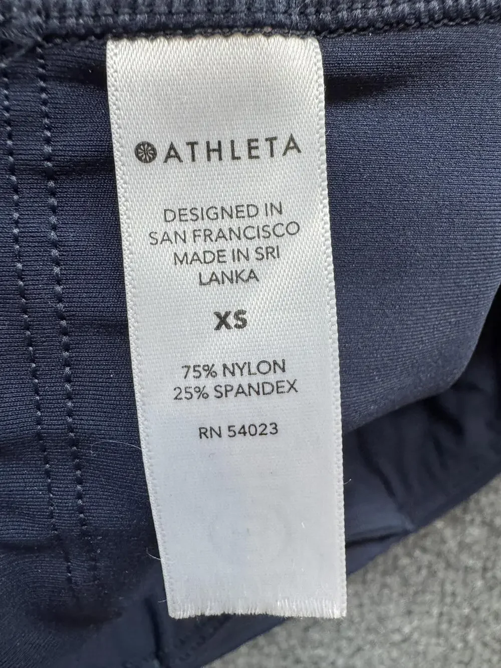 Athleta Ultimate Stash Pocket Biker Shorts Womens XS Blue 6.5 Inseam Yoga Gym